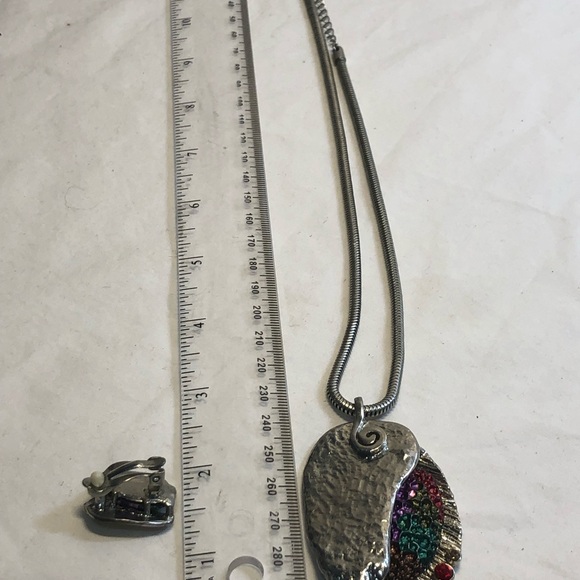 Vintage Silver Toned Necklace Matching Clip on Earrings, faux Jewelled accents - Picture 8 of 13